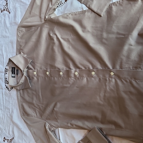 Hartwell Khaki Long Sleeve Casual Button Down Sz. M Shirt - Picture 3 of 10